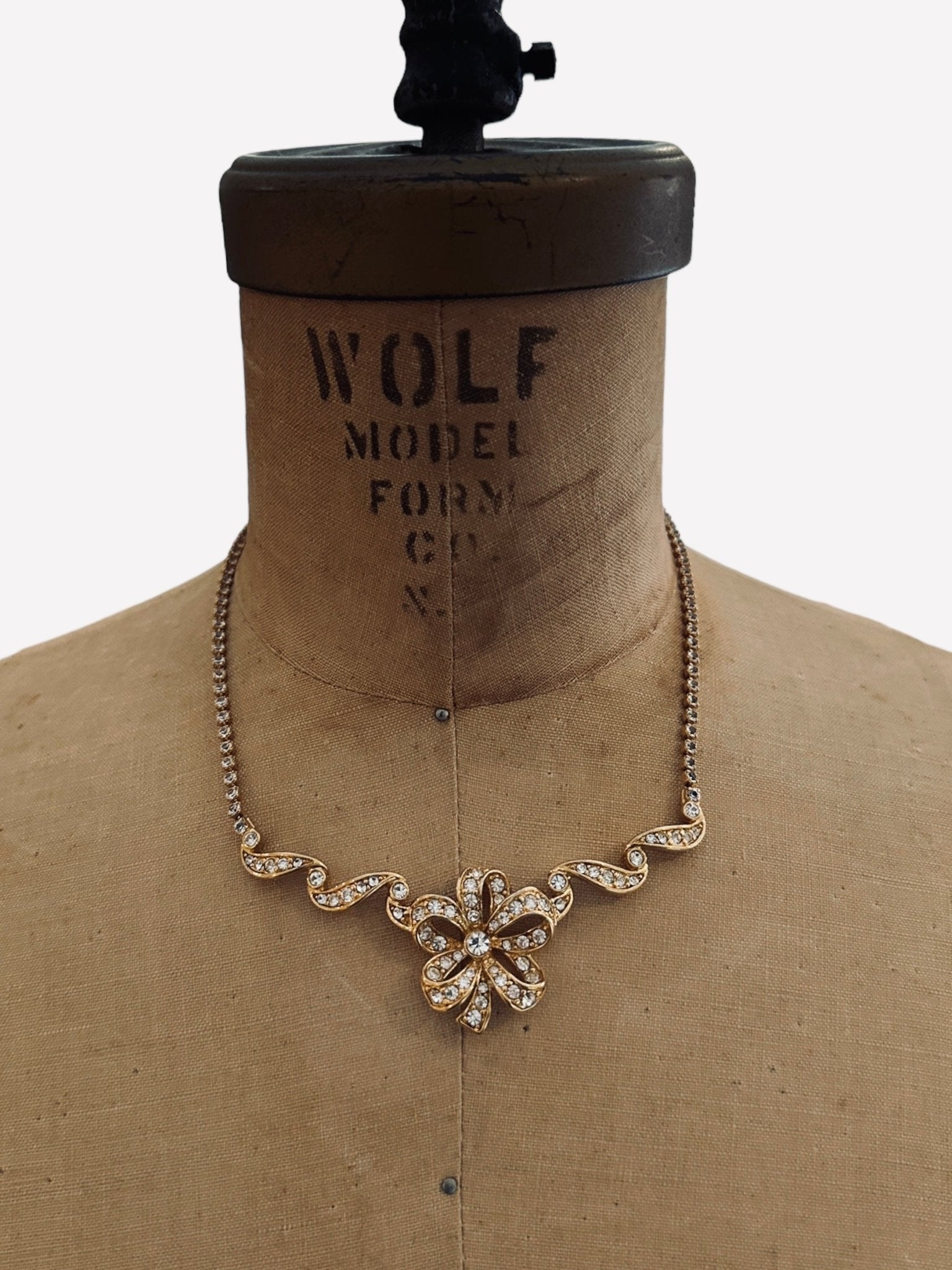 Vintage Monet Floral Knot Pendant Necklace – Recess